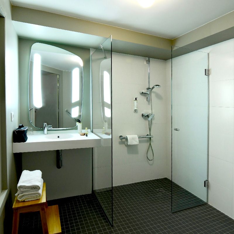 Chambre double hôtel Ibis Brest, salle d'eau